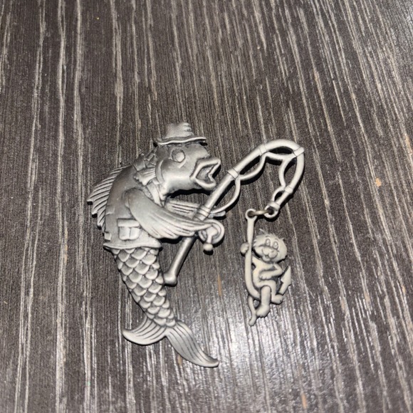 JJ Jonette Jewelry - JJ Jonette Pewter Fish With Rod Catching Cat, Signed M164